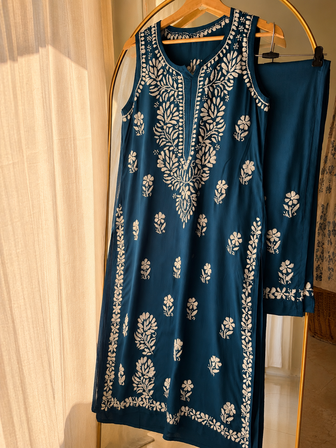Elara – Handcrafted Chikankari Sleeveless Kurta & Bottom Set